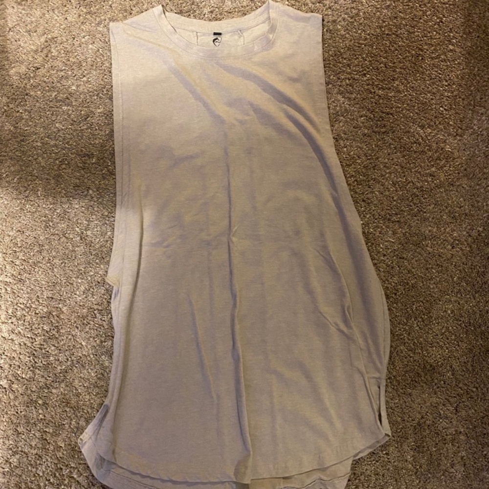 2 alphalete tank tops